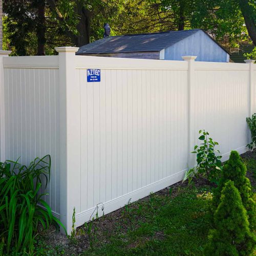 Residential vinyl privacy fence -04