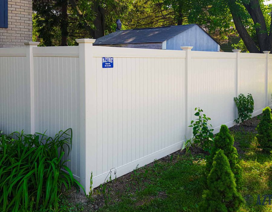 Residential vinyl privacy fence -04